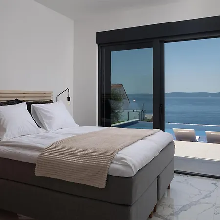 Julian Hotel 3*