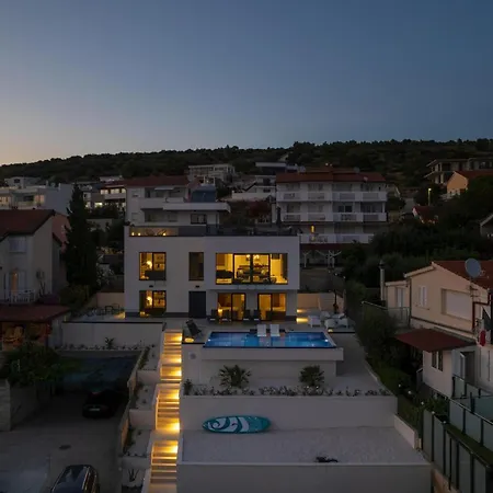 Julian Hotel 3*